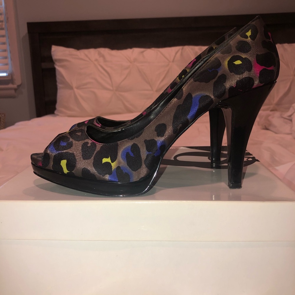 Nine West- Size 9 Multi colored Leopard Peep Toe